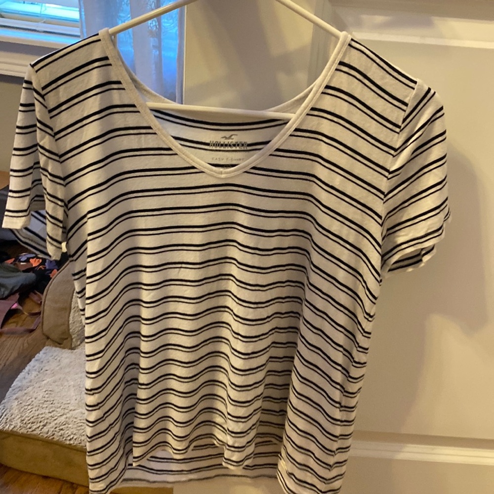 Hollister tee